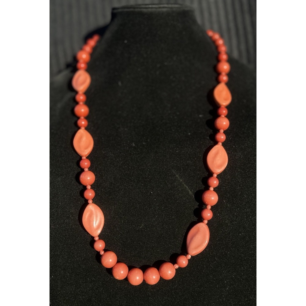 ❤️ Vintage Red Bead Necklace Single Strand Mid Century Statement Jewelry ❤️